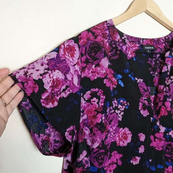 Torrid Floral Gauze Split Front Pullover Top - Picture 3 of 7